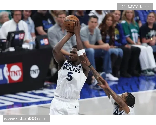 爱德华兹前四节表现低迷加时发力独得5分全场贡献7分4板3助 爱德华兹前四节表现低迷加时发力独得5分全场贡献7分4板3助