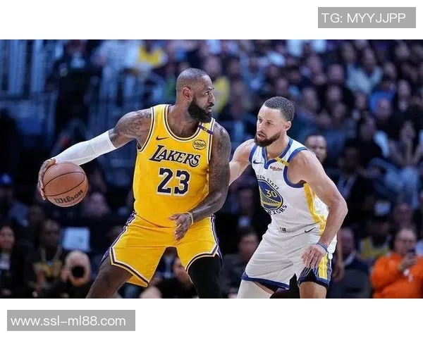 布朗尼被包夹失误库里反击背传希尔德意外失球引发争议